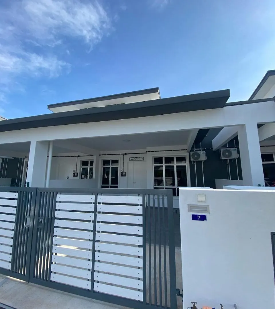 Lekiu Homestay - 5Mins To Klebang Beach Malacca 0*,  Malaysia